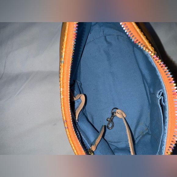 Vintage Authentic Dooney & Bourke Signature Rainbow bucket shoulder bag - Picture 12 of 13